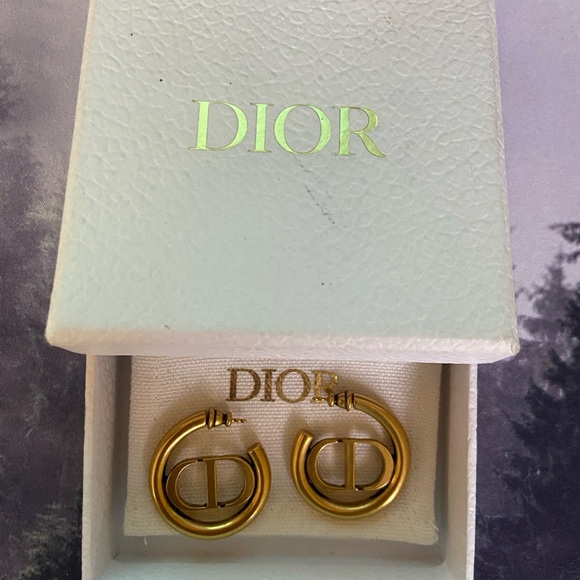 Dior 30 Montaigne Earrings - Picture 3 of 9